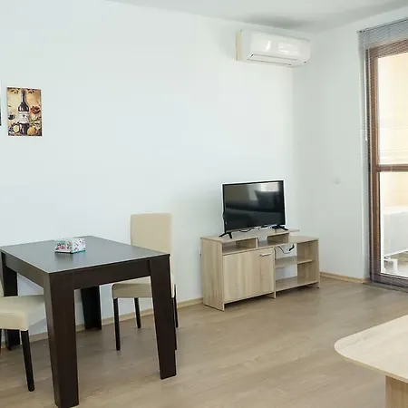The Sky View - Studio With Amazing View Over